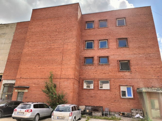 Iznomā renovējamas biroju telpas.  Ilgtermiņā iznomā 3 stāvus no 4 administratīvajā ēkā Rīga - foto 2