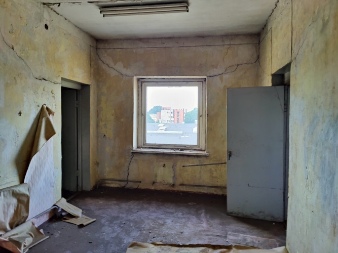 Iznomā renovējamas biroju telpas.  Ilgtermiņā iznomā 3 stāvus no 4 administratīvajā ēkā Rīga - foto 7