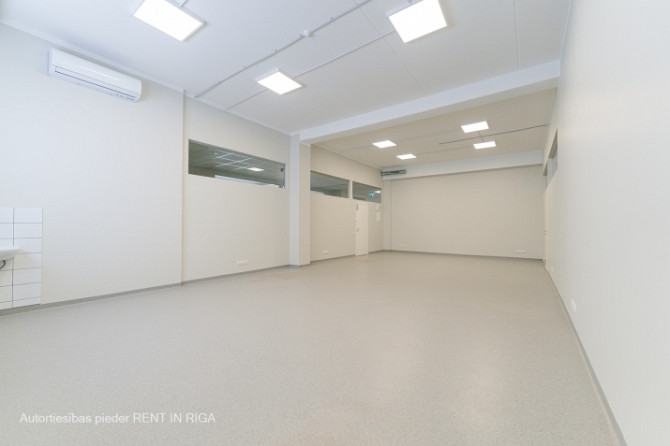 Svaigas telpas ar izlietni renovētā būvē Juglā, Brīvības gatvē 403.  Telpas var pielāgot Rīga - foto 2