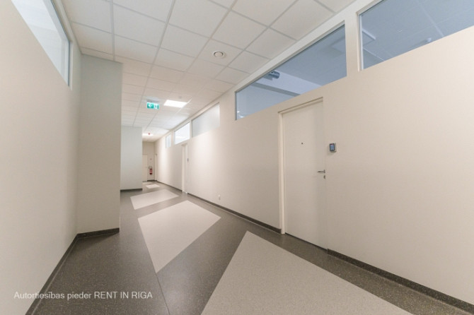 Svaigas telpas ar izlietni renovētā būvē Juglā, Brīvības gatvē 403.  Telpas var pielāgot Rīga - foto 3