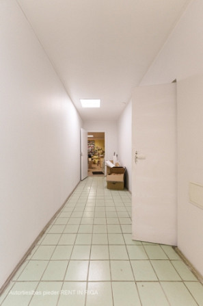 Biroja vai veikala telpas izdevīgā lokācijā.  Foto informatīvs, piedāvājam blakus telpas Rīga - foto 7