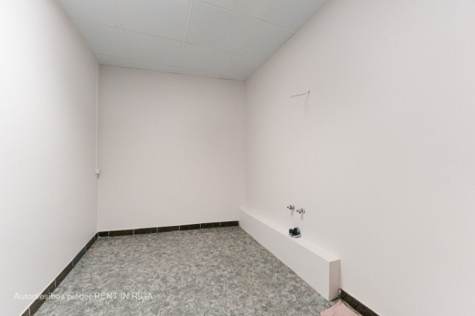 Birojs biznesa centrā Lāčplēša 41.  2 lielas telpas, 2 mazas telpas no kurām vienā var Rīga - foto 6
