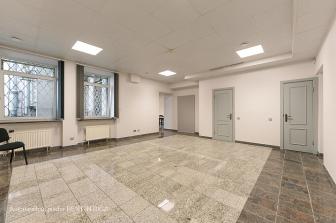 Birojs biznesa centrā Lāčplēša 41.  2 lielas telpas, 2 mazas telpas no kurām vienā var Rīga - foto 2