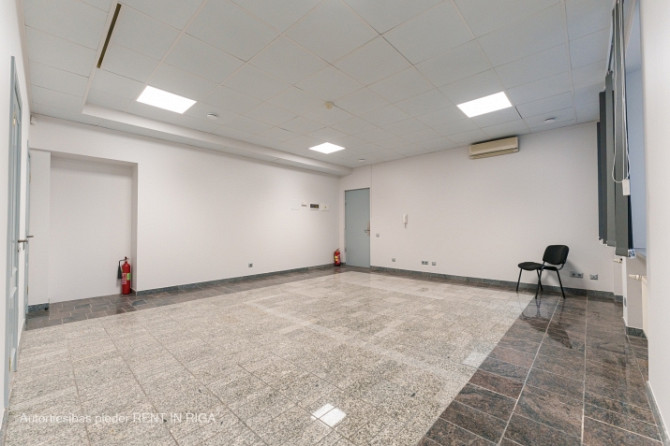 Birojs biznesa centrā Lāčplēša 41.  2 lielas telpas, 2 mazas telpas no kurām vienā var Rīga - foto 3
