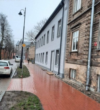 Tiek pārdota 2 stāvu ēku ar pagrabu. Ēka 590 m2 pēc ārējās renovācijas. Zemesgabals 1022 Rīga - foto 3