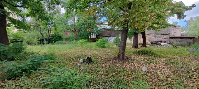 Tiek pārdota 2 stāvu ēku ar pagrabu. Ēka 590 m2 pēc ārējās renovācijas. Zemesgabals 1022 Rīga - foto 9
