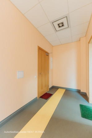 Tiek iznomātas gaišas, svaigi izremontētas biroja telpas Rīgas klusajā centrā. Birojs ar Rīga - foto 7