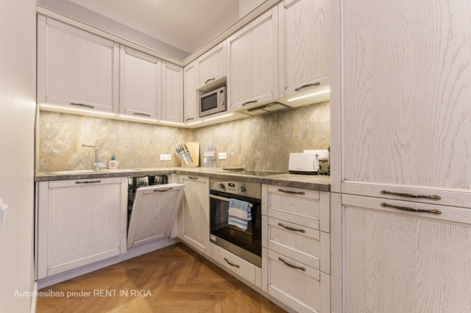Piedāvājam ekskluzīvus trīs istabu apartamentus Rīgas centrā, jaunā rekonstruētā projektā Rīga - foto 6