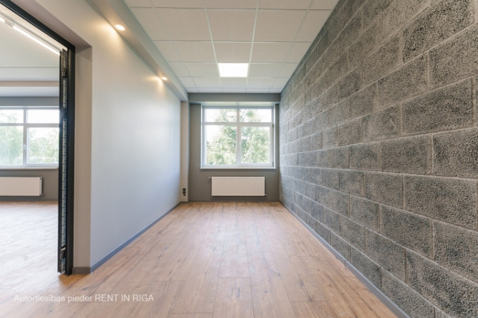 Birojs renovētā ēkā Pļavniekos. 10 EUR/m2+ PVN, kuros iekļauti visi komunālie maksājumi. Rīga - foto 6
