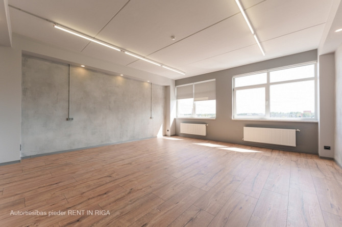 Birojs renovētā ēkā Pļavniekos. 10 EUR/m2+ PVN, kuros iekļauti visi komunālie maksājumi. Rīga - foto 4
