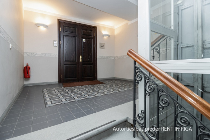 Birojs ar kabinetu plānojumu prestižā un sakoptā namīpašumā Vecrīgā.  Ērta piebraukšana Rīga - foto 9