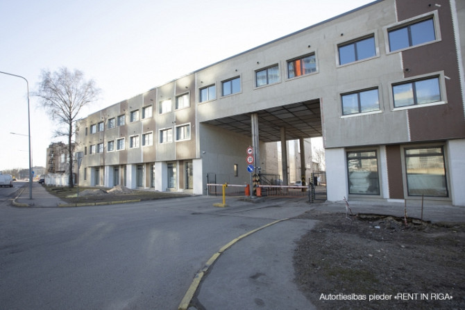 Birojs Brīvības gatvē 201, pretī 