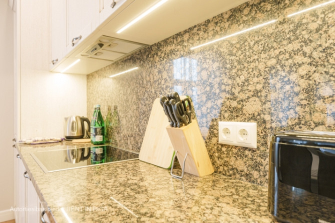 Piedāvājam īrēt ekskluzīvus trīs istabu apartamentus Rīgas centrā, jaunā rekonstruētā Rīga - foto 6