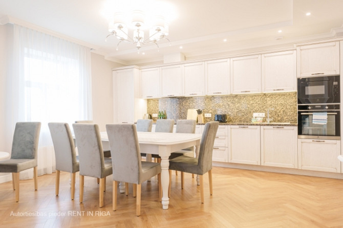 Piedāvājam īrēt ekskluzīvus trīs istabu apartamentus Rīgas centrā, jaunā rekonstruētā Rīga - foto 9