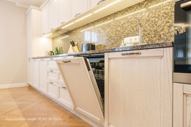 Piedāvājam īrēt ekskluzīvus trīs istabu apartamentus Rīgas centrā, jaunā rekonstruētā Rīga - foto 7