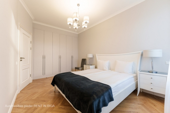 Piedāvājam īrēt ekskluzīvus divu istabu apartamentus Rīgas centrā, jaunā rekonstruētā Rīga - foto 1