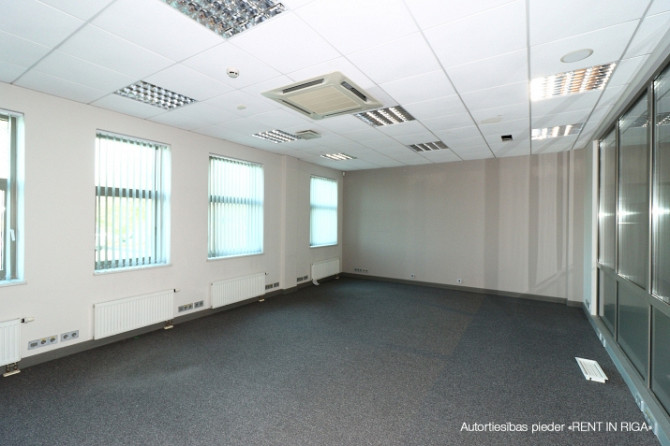 Kvalitatīvas stock office tipa telpas K. Ulmaņa gatves malā.  Telpās fasādes pusē Rīga - foto 2