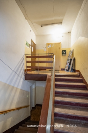 Biroja telpas Centrā.  + 1. stāvs (cokolstāvs). + Platība sastāv no ieejas vestibila, divām Rīga - foto 2