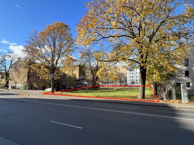 Piedāvājumā fasādes zemesgabals Valmiera ielā 23!  Zemesgabals ar kopējo platību 776m2 Rīga - foto 1