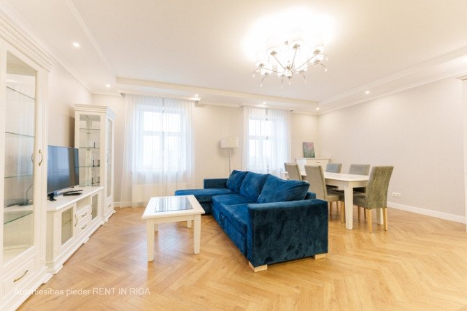 Piedāvājam ekskluzīvus, mēbelētus trīs istabu apartamentus Rīgas centrā, jaunā Rīga - foto 3