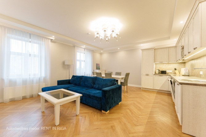 Piedāvājam ekskluzīvus, mēbelētus trīs istabu apartamentus Rīgas centrā, jaunā Rīga - foto 2