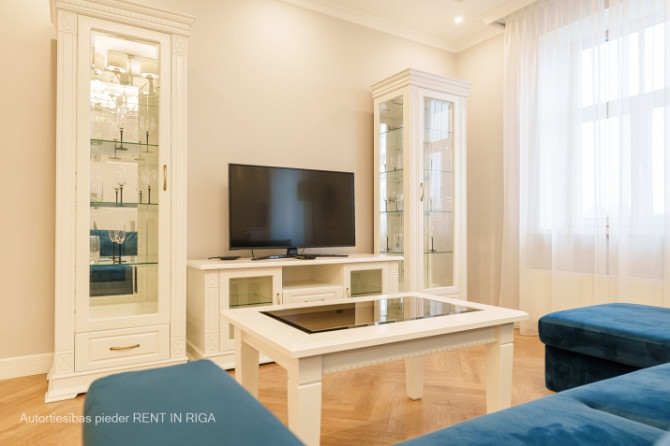 Piedāvājam ekskluzīvus, mēbelētus trīs istabu apartamentus Rīgas centrā, jaunā Rīga - foto 4