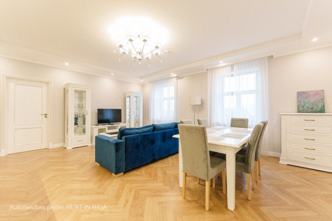 Piedāvājam ekskluzīvus, mēbelētus trīs istabu apartamentus Rīgas centrā, jaunā Rīga - foto 1