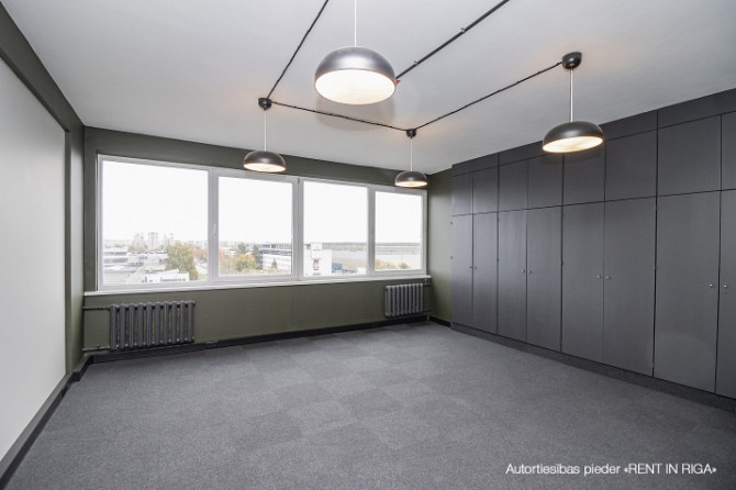 Birojs Pļavniekos.  Lifts. WC koplietošanas koridorī. Pilsētas apkure. Autostāvvieta. Rīga - foto 1