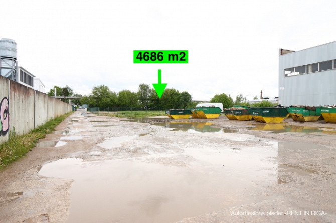 Iznomā teritoriju Pļavniekos.  Zemes gabala platība 4686 m2; Grunts segums; Iespēja pieslēgt Rīga - foto 1