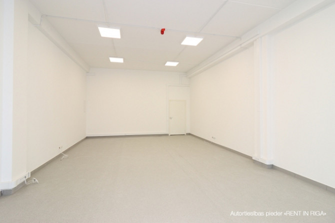 Svaigas telpas renovētā būvē Juglā, Brīvības gatvē 403.  Telpas var pielāgot birojam, Rīga - foto 2