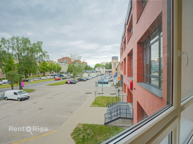 Svaigas telpas renovētā būvē Juglā, Brīvības gatvē 403.  Telpas var pielāgot birojam, Rīga - foto 8