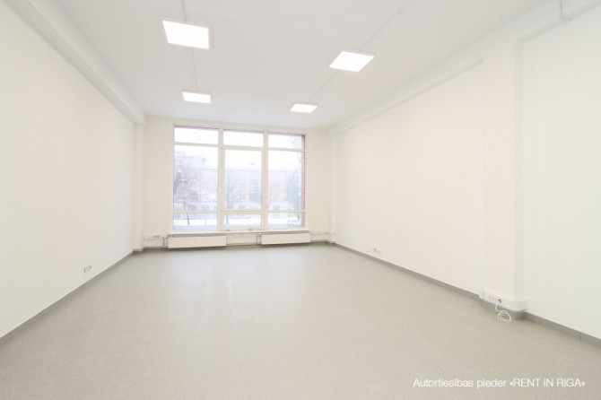 Svaigas telpas renovētā būvē Juglā, Brīvības gatvē 403.  Telpas var pielāgot birojam, Rīga - foto 1