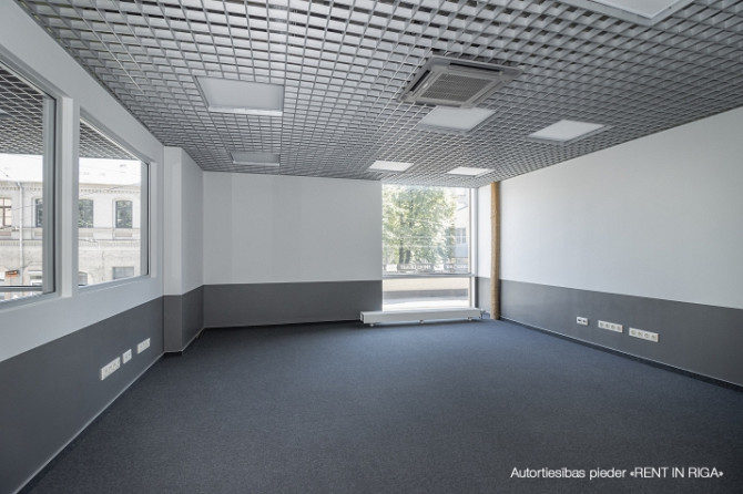 Nomai tiek piedāvāts 197.6 m2 atvērta plānojuma birojs (t.sk. 42.5 m2 koplietošanas telpas) ar Rīga - foto 4
