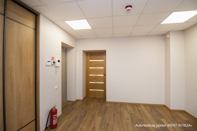 Ofisa telpas  Rīgas centrā, jaunā rekonstruētā projektā Pērnavas ielā. Telpas ir aprīkotas Rīga - foto 4