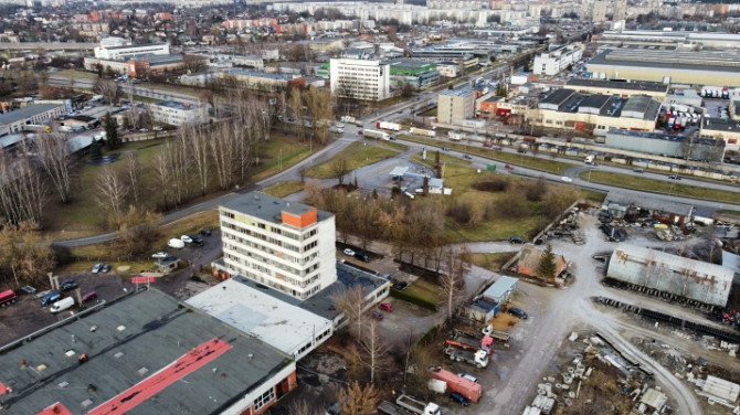 Tiek pārdota 7 stāvu administratīvā ēka ar kopējo platību 3273 m2. Zeme 3485 m2. Daļā no Rīga - foto 8