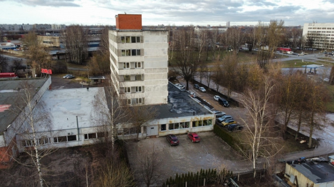 Tiek pārdota 7 stāvu administratīvā ēka ar kopējo platību 3273 m2. Zeme 3485 m2. Daļā no Rīga - foto 7