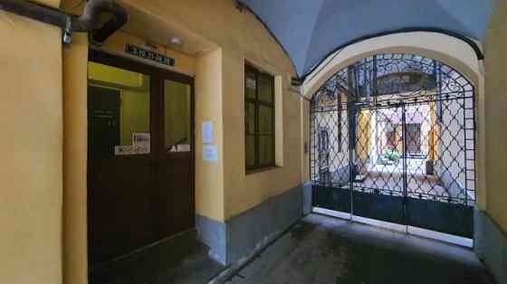 Retail or office premises with high commercial potential in the center of Riga.  The property is loc Rīga