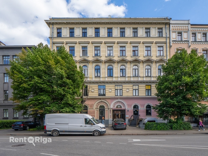 Tirdzniecības vai biroja telpas ar augstu komerciālo potenciālu Rīgas centrā.  Īpašums Rīga - foto 10