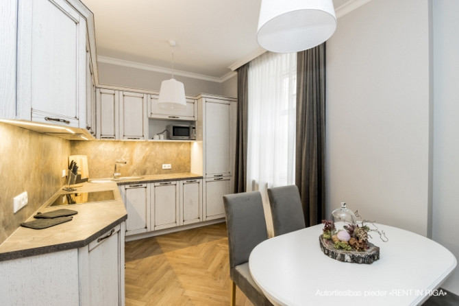Piedāvājam īrēt ekskluzīvus divu istabu apartamentus Rīgas centrā, jaunā rekonstruētā Rīga - foto 9
