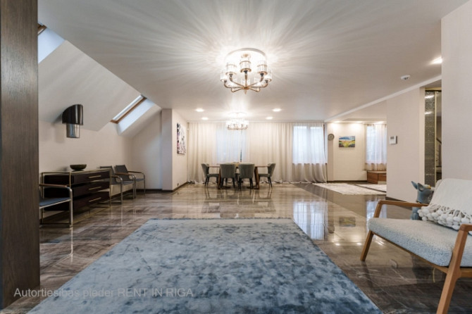 Tiek pārdota 3 stāvu māja (dvīnu mājas sekcija), 1 līnijā, Bulduri, Jūrmala. Mājas Jūrmala - foto 1