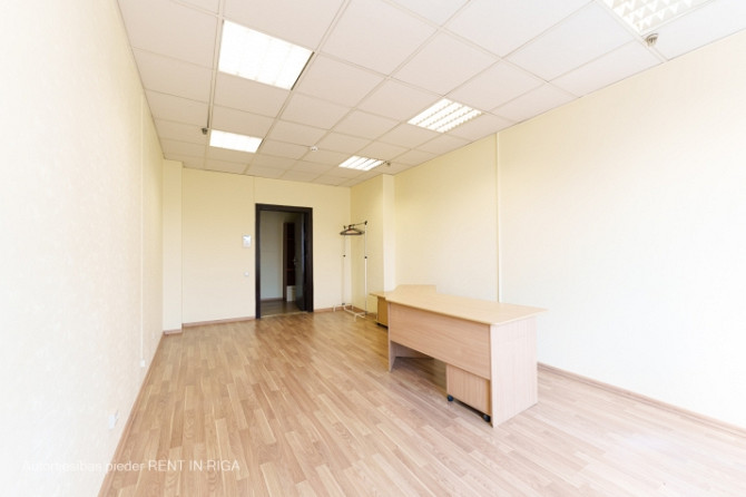 Citadeles un Muitas ielu krustojums, ar ieeju no Citadeles ielas.  Ēkas 6. stāvs ar liftu. Telpu Rīga - foto 7