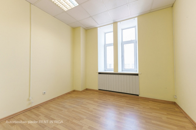 Citadeles un Muitas ielu krustojums, ar ieeju no Citadeles ielas.  Ēkas 6. stāvs ar liftu. Telpu Rīga - foto 3