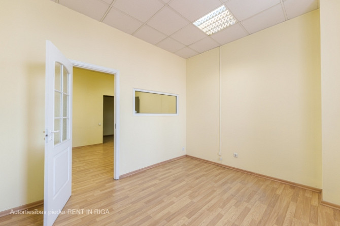 Citadeles un Muitas ielu krustojums, ar ieeju no Citadeles ielas.  Ēkas 6. stāvs ar liftu. Telpu Rīga - foto 4
