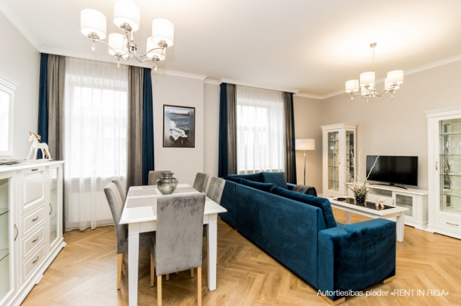 Piedāvājam īrēt ekskluzīvus četru istabu apartamentus Rīgas centrā, jaunā rekonstruētā Rīga - foto 7