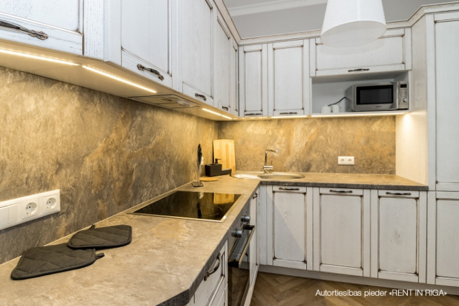 Piedāvājam īrēt ekskluzīvus četru istabu apartamentus Rīgas centrā, jaunā rekonstruētā Rīga - foto 8