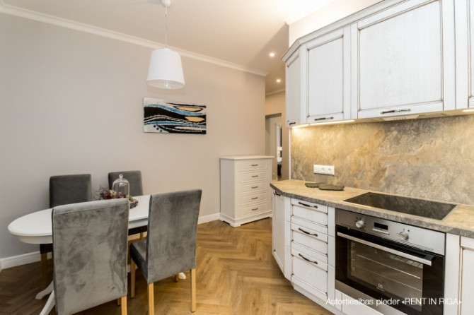 Piedāvājam īrēt ekskluzīvus divu istabu apartamentus Rīgas centrā, jaunā rekonstruētā Rīga - foto 9