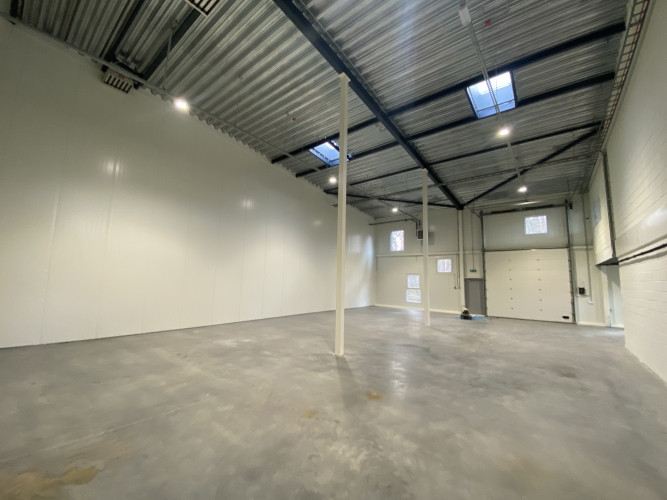 Stockoffice Berģos.  + 1. stāvā noliktavas telpas 247 m2; - Atvērta telpa; - Līdz pārliktnim Rīga - foto 4