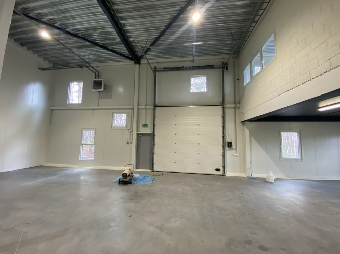 Stockoffice Berģos.  + 1. stāvā noliktavas telpas 247 m2; - Atvērta telpa; - Līdz pārliktnim Rīga - foto 6