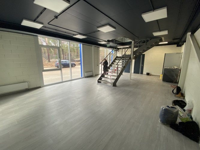 Stockoffice Berģos.  + 1. stāvā noliktavas telpas 247 m2; - Atvērta telpa; - Līdz pārliktnim Rīga - foto 3