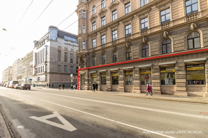 Pārdod tirzniecības telpas ar nomnieku.  Īpašuma sastāvs:  1. stāva izvietotas tirdzniecības Rīga - foto 1